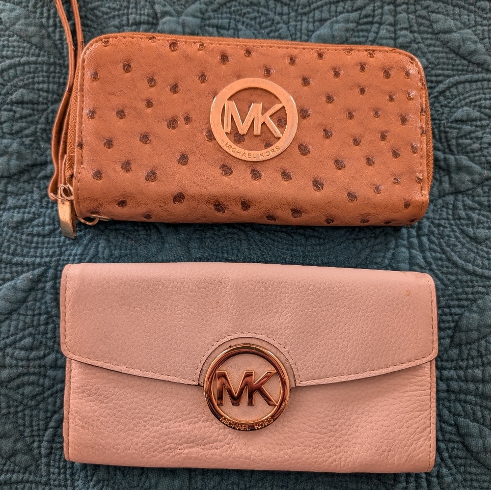 MICHAEL KORS Lot Of 2 Wallets, 1 Tan 1 Cream, Hardly Used, Cream Still With Tag